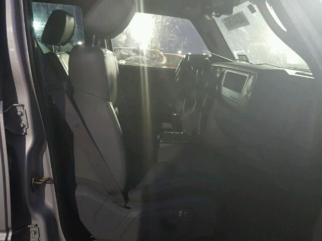 1J8HG48K36C297745 - 2006 JEEP COMMANDER SILVER photo 5