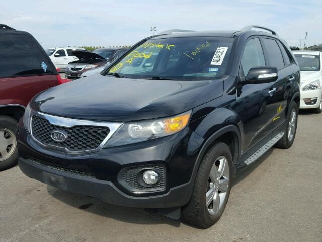 5XYKU4A26CG303786 - 2012 KIA SORENTO EX BLACK photo 2