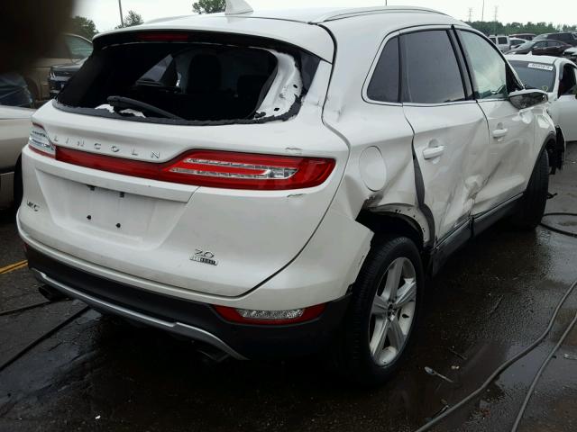 5LMCJ1C9XGUJ21611 - 2016 LINCOLN MKC PREMIE WHITE photo 4