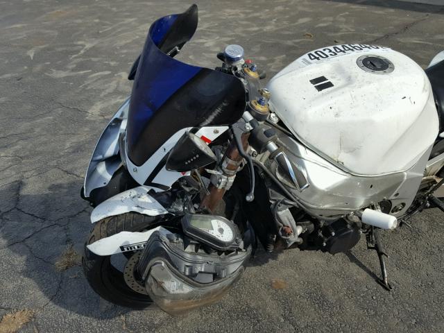 JS1GT74A722109512 - 2002 SUZUKI GSX-R1000 WHITE photo 9