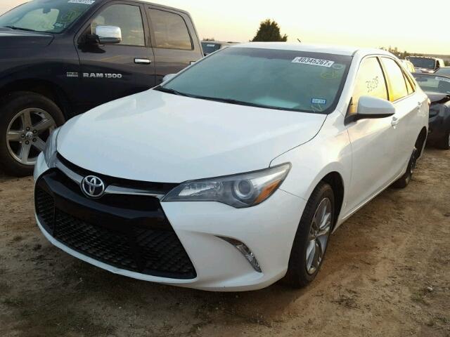 4T1BF1FK9FU942664 - 2015 TOYOTA CAMRY LE თეთრი ფოტო 2