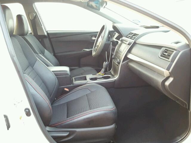 4T1BF1FK9FU942664 - 2015 TOYOTA CAMRY LE თეთრი ფოტო 5