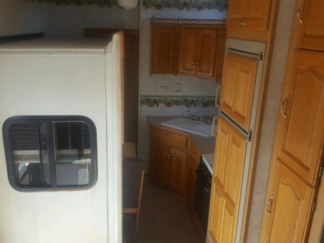 4YDF3652124501146 - 2002 KEYSTONE MONTANA WHITE photo 6