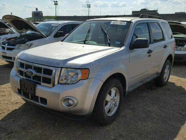 1FMCU0D70AKD26567 - 2010 FORD ESCAPE SILVER photo 2