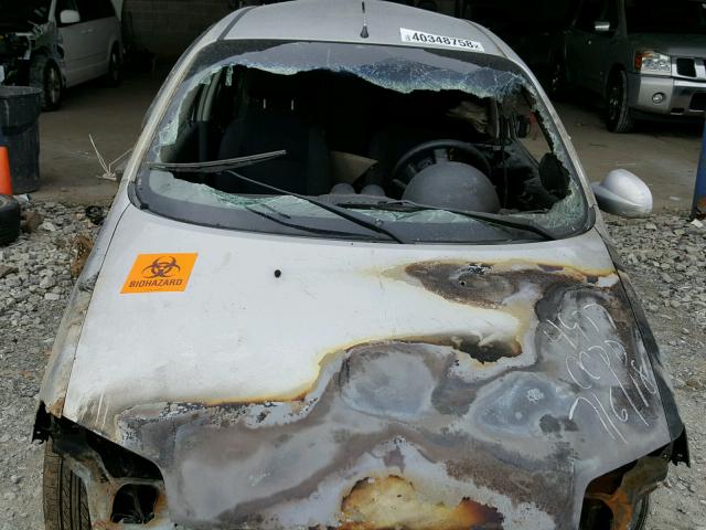 KL1TD56646B594977 - 2006 CHEVROLET AVEO BASE Күміс фото 9