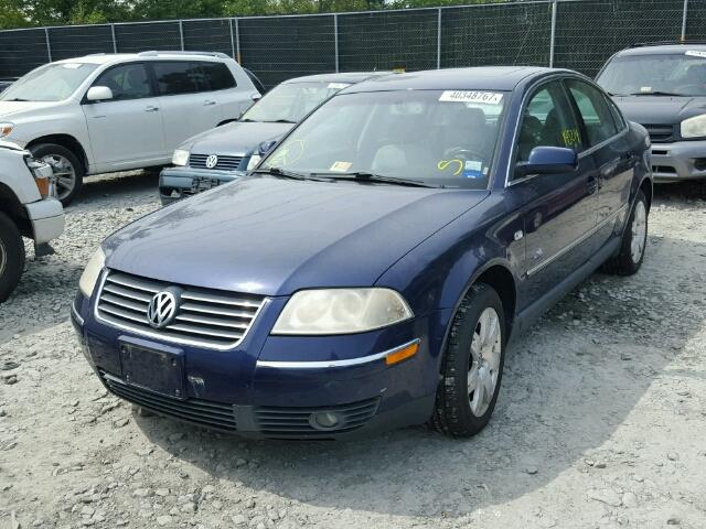 WVWTH63B72E208694 - 2002 VOLKSWAGEN PASSAT GLX BLUE photo 2