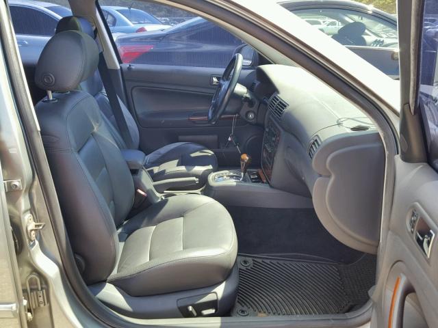 WVWWU63B45E145857 - 2005 VOLKSWAGEN PASSAT GLX 绿色 照片 5