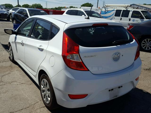 KMHCT5AE5HU307028 - 2017 HYUNDAI ACCENT SE WHITE photo 3