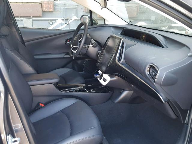 JTDKARFP2H3018122 - 2017 TOYOTA PRIUS PRIM 灰色 照片 5