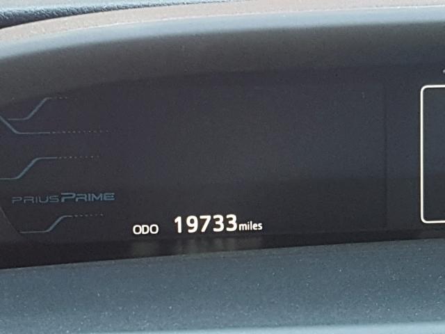 JTDKARFP2H3018122 - 2017 TOYOTA PRIUS PRIM 灰色 照片 8