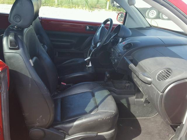 3VWSF31Y66M327874 - 2006 VOLKSWAGEN NEW BEETLE RED photo 5
