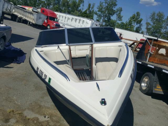 CLC12236G192 - 1992 BOAT MARINE LOT WHITE photo 9