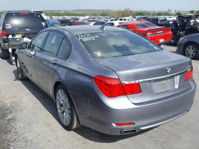 WBAKA4C5XBC612693 - 2011 BMW 740 I GRAY photo 3