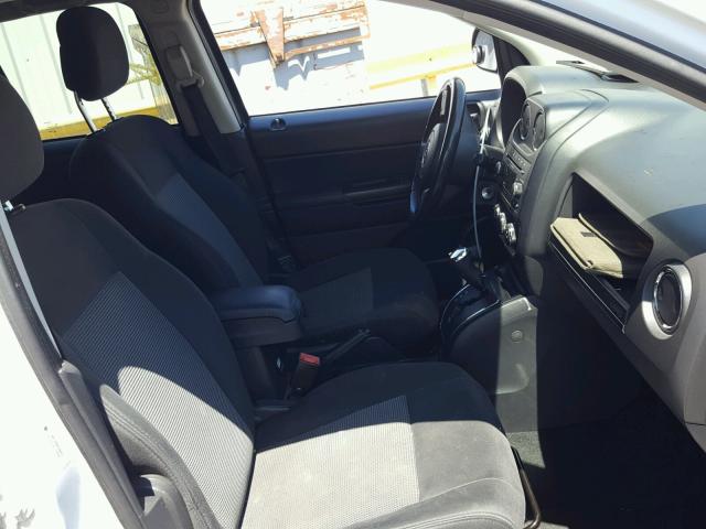 1J4NF1FB0BD282813 - 2011 JEEP COMPASS SP WHITE photo 5