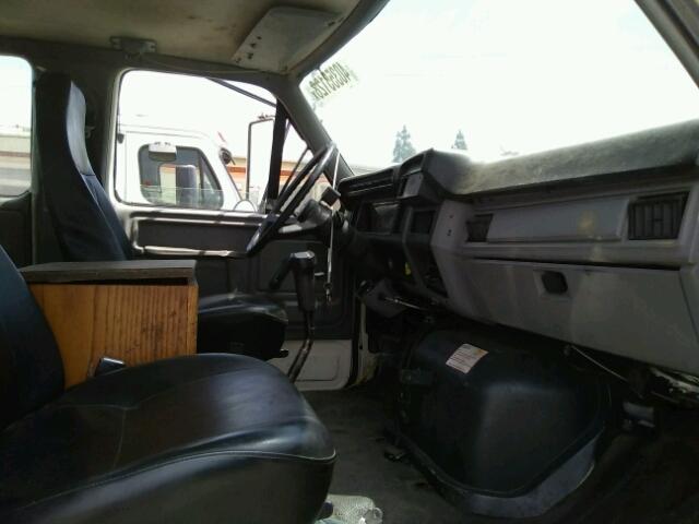 1FDXF80E3VVA07456 - 1997 FORD F800 WHITE photo 5