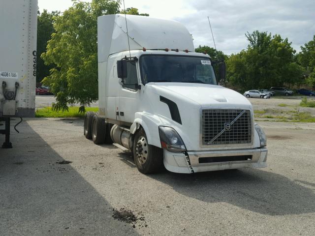 4V4NC9GH25N390661 - 2005 VOLVO VN VNL WHITE photo 1