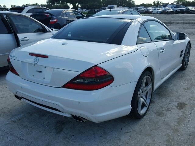 WDBSK7BA1BF165202 - 2011 MERCEDES-BENZ SL 550 WHITE photo 4