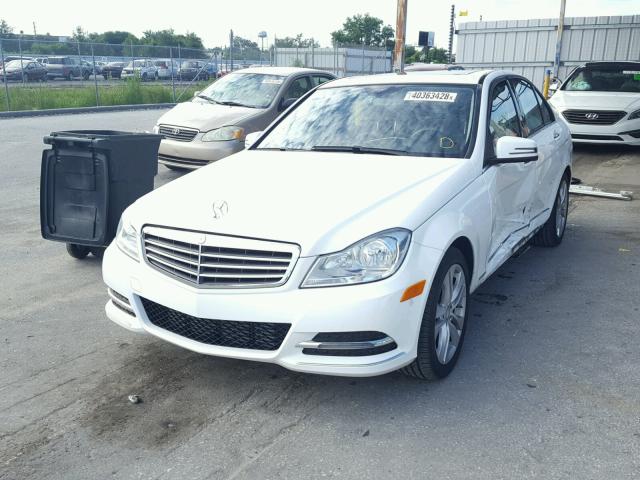 WDDGF4HB5EG255838 - 2014 MERCEDES-BENZ C250 WHITE photo 2