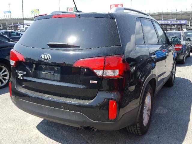 5XYKT3A60FG558583 - 2015 KIA SORENTO BLACK photo 4