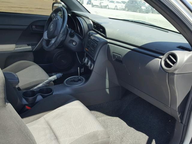 JTKJF5C75C3036187 - 2012 TOYOTA SCION TC 银色 照片 5