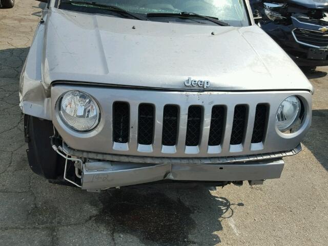 1C4NJPBB8ED827447 - 2014 JEEP PATRIOT SP GRAY photo 9