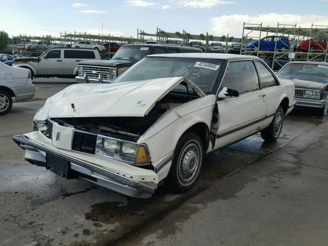 1G3HN3733G1870478 - 1986 OLDSMOBILE DELTA 88 R WHITE photo 2