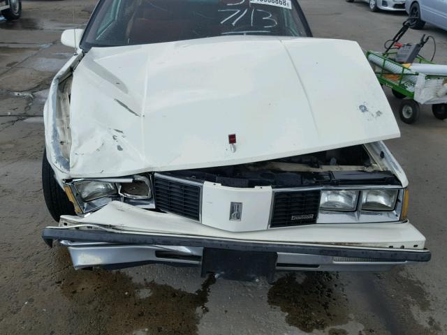 1G3HN3733G1870478 - 1986 OLDSMOBILE DELTA 88 R WHITE photo 7