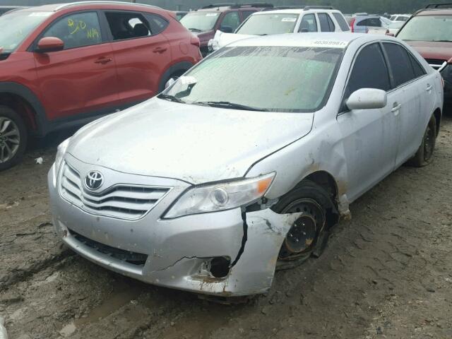 4T1BF3EKXBU141328 - 2011 TOYOTA CAMRY BASE SILVER photo 2