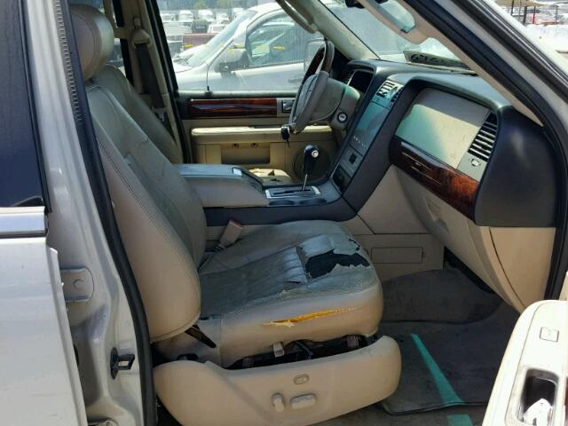5LMFU28525LJ08418 - 2005 LINCOLN NAVIGATOR 白色 照片 5