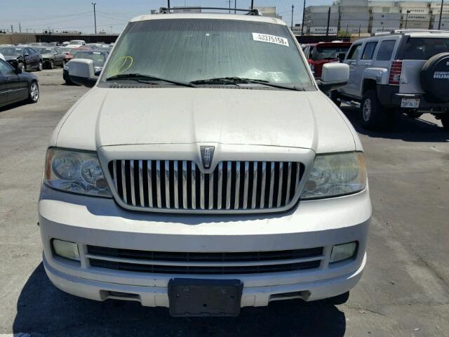 5LMFU28525LJ08418 - 2005 LINCOLN NAVIGATOR 白色 照片 9
