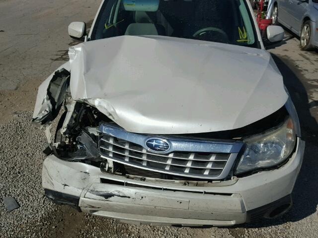 JF2SHBDC2BH707043 - 2011 SUBARU FORESTER WHITE photo 7