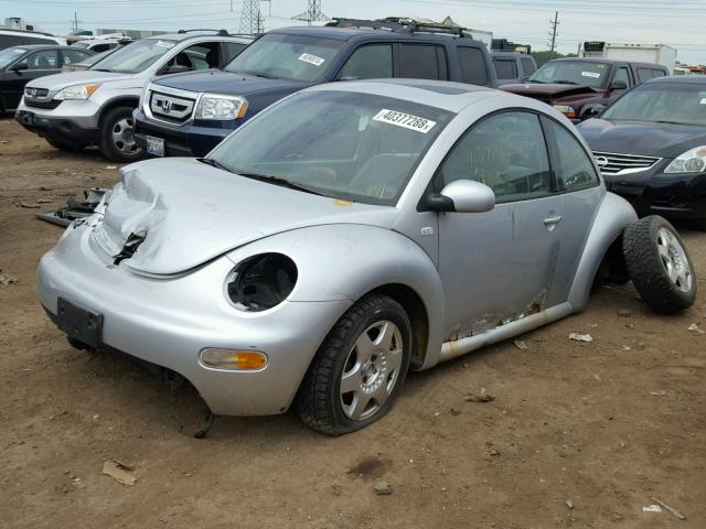 3VWCB21C11M450585 - 2001 VOLKSWAGEN NEW BEETLE 银色 照片 2
