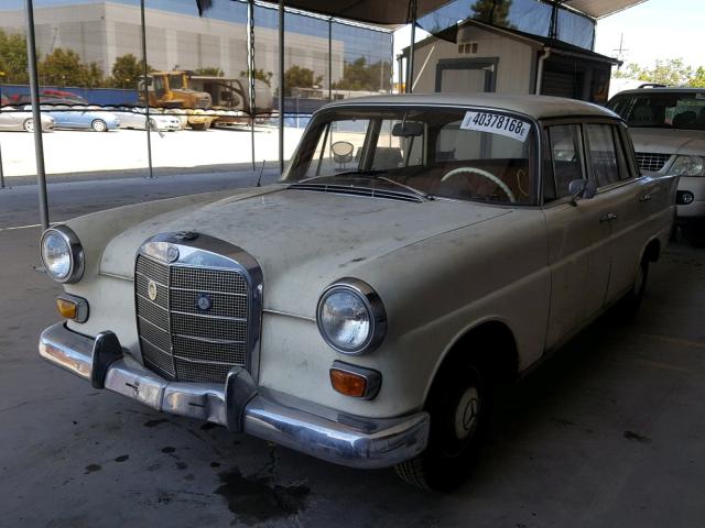 11001010156636 - 1966 MERCEDES-BENZ 240 YELLOW photo 2