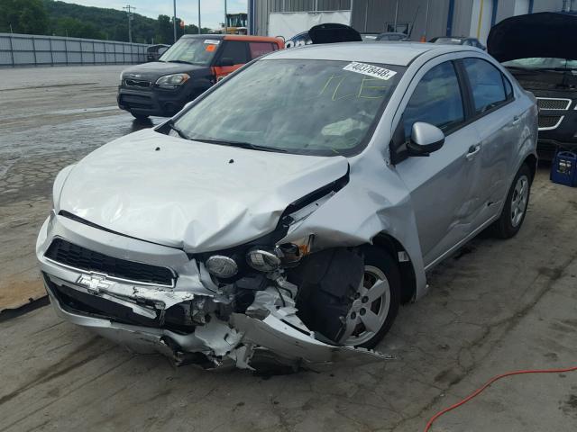 1G1JA5SH1D4136047 - 2013 CHEVROLET SONIC LS 银色 照片 2
