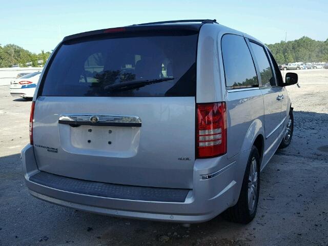2A8HR64XX8R648846 - 2008 CHRYSLER TOWN & COU SILVER photo 4