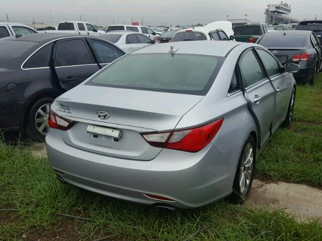 5NPEC4AC2CH364828 - 2012 HYUNDAI SONATA SE SILVER photo 4