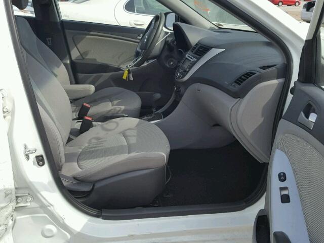 KMHCT5AE1CU056940 - 2012 HYUNDAI ACCENT GLS WHITE photo 5