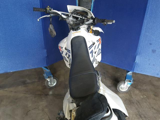 JS1SK43A0J2100758 - 2018 SUZUKI DR-Z400 S WHITE photo 5