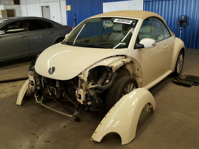 3VWRF31Y98M403167 - 2008 VOLKSWAGEN NEW BEETLE CREAM photo 2