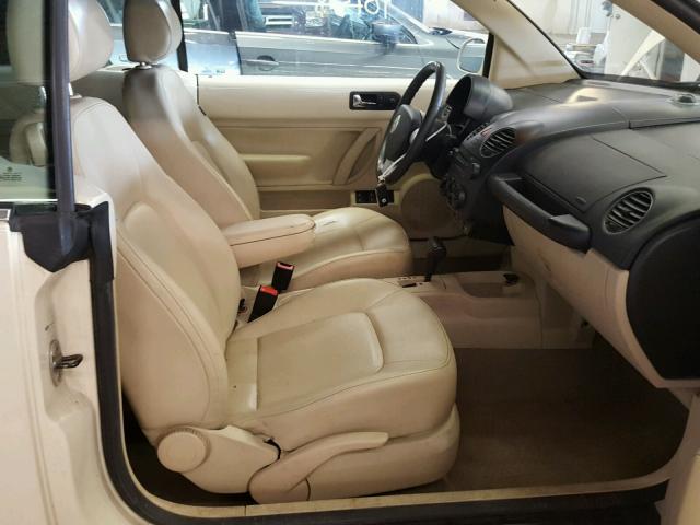 3VWRF31Y98M403167 - 2008 VOLKSWAGEN NEW BEETLE კრემისფერი ფოტო 5