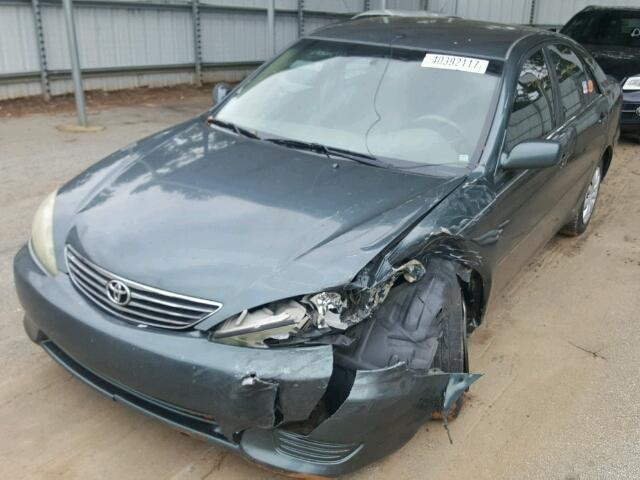 4T1BE32K65U087862 - 2005 TOYOTA CAMRY LE GREEN photo 2