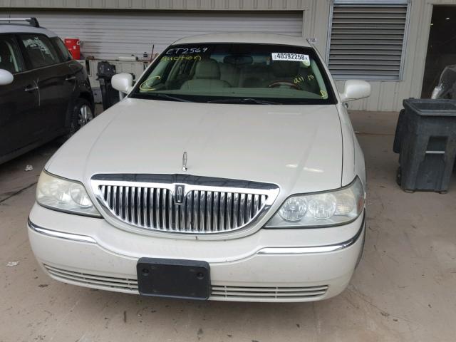 1LNHM81W05Y642313 - 2005 LINCOLN TOWN CAR S CREAM photo 9