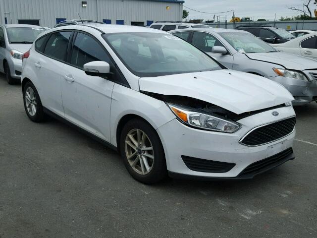 1FADP3K24GL240406 - 2016 FORD FOCUS SE WHITE photo 1