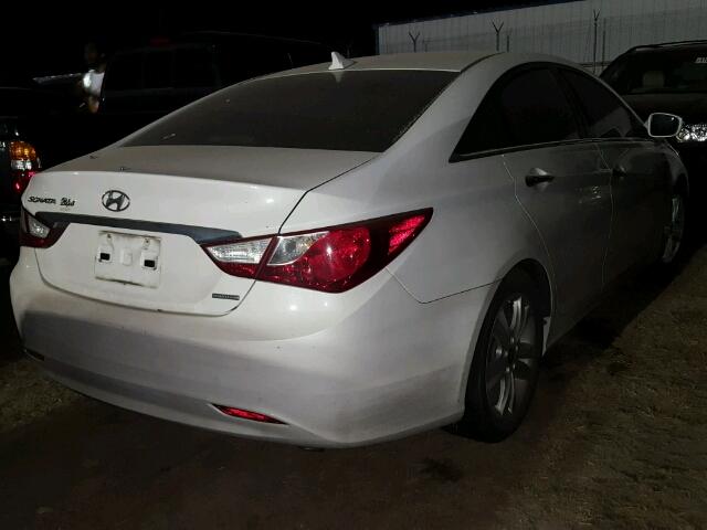 5NPEC4AC7BH061462 - 2011 HYUNDAI SONATA WHITE photo 4