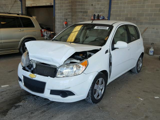 KL1TD6DE3BB132341 - 2011 CHEVROLET AVEO LS WHITE photo 2