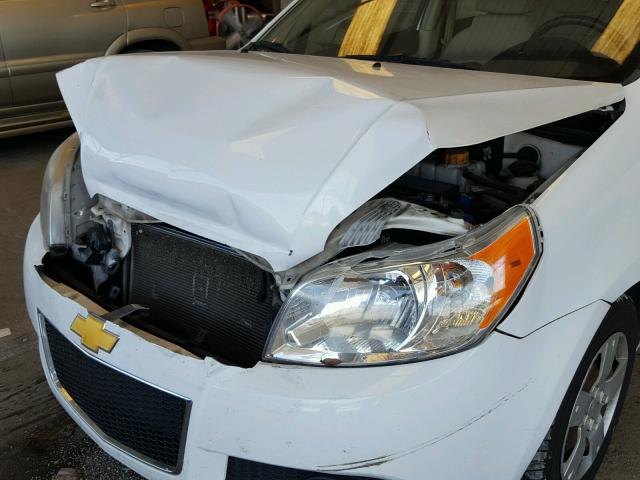 KL1TD6DE3BB132341 - 2011 CHEVROLET AVEO LS WHITE photo 9