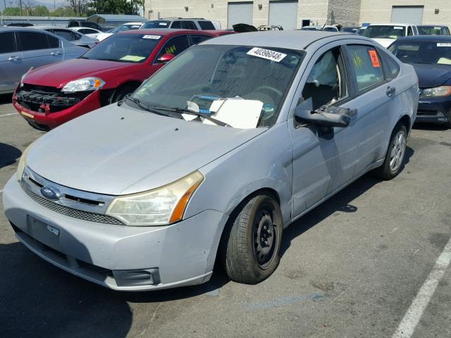 1FAHP34NX8W204633 - 2008 FORD FOCUS S/SE SILVER photo 2