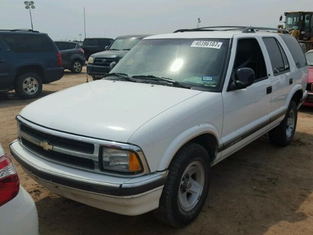 1GNCS13W9VK244326 - 1997 CHEVROLET BLAZER WHITE photo 2