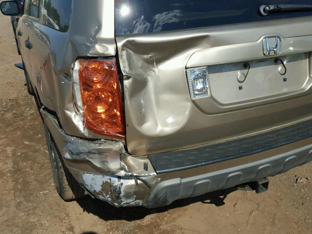 2HKYF18165H541004 - 2005 HONDA PILOT LX GOLD photo 9