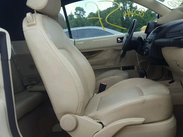 3VWRF31Y08M401226 - 2008 VOLKSWAGEN NEW BEETLE 奶油色 照片 5
